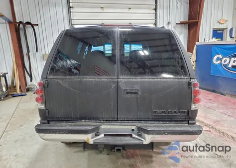 1998 Chevrolet Tahoe K1500 z USA, uszkodzony, nr VIN 1GNEK13R6WJ329053